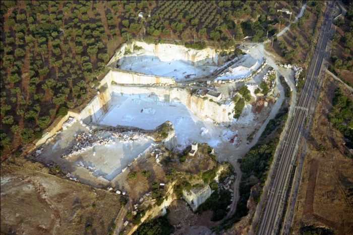 cava-aerea-pietra-bianca-di-ostuni-700x466